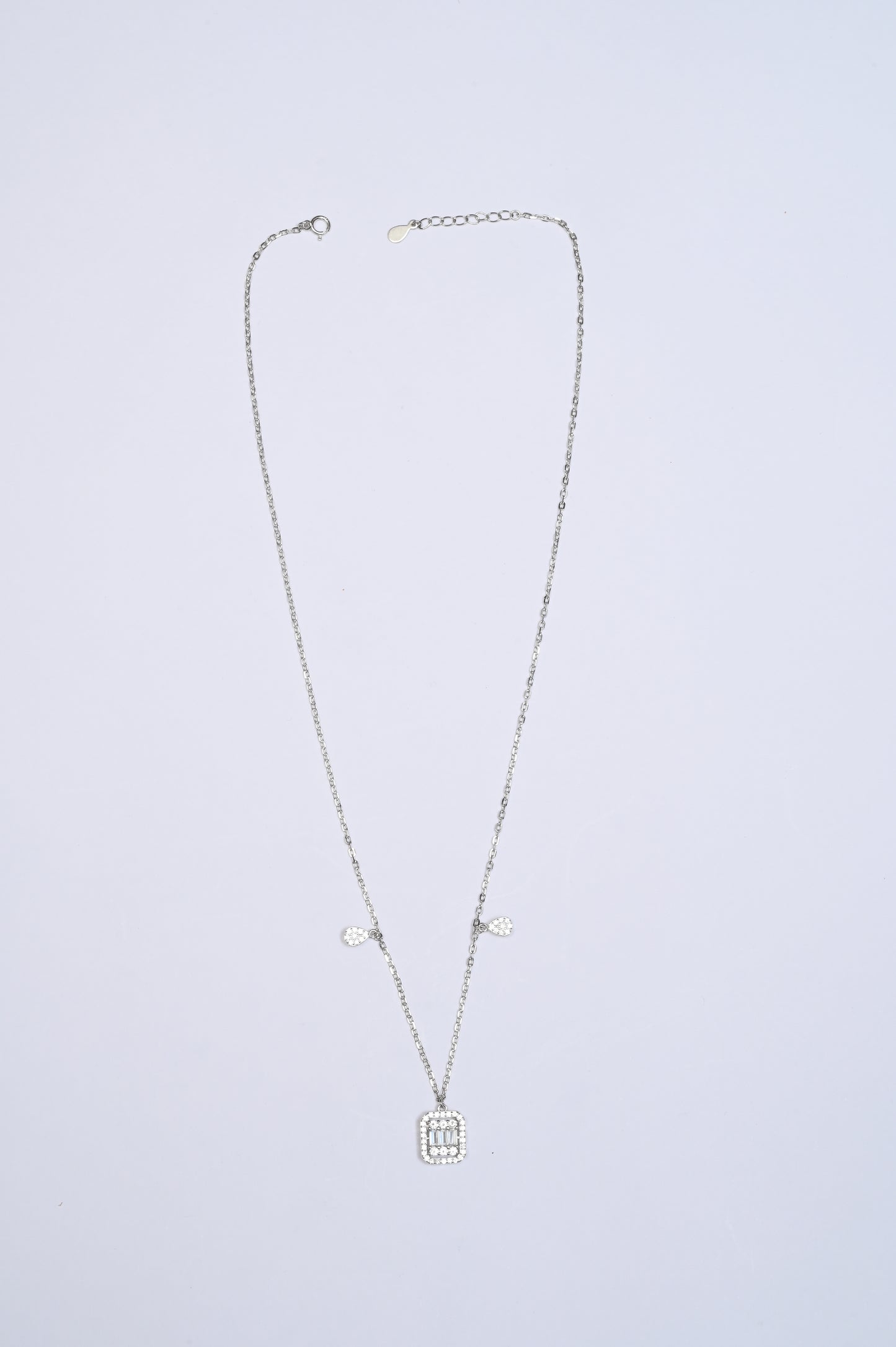 Dropping Square Necklace With Press Chain